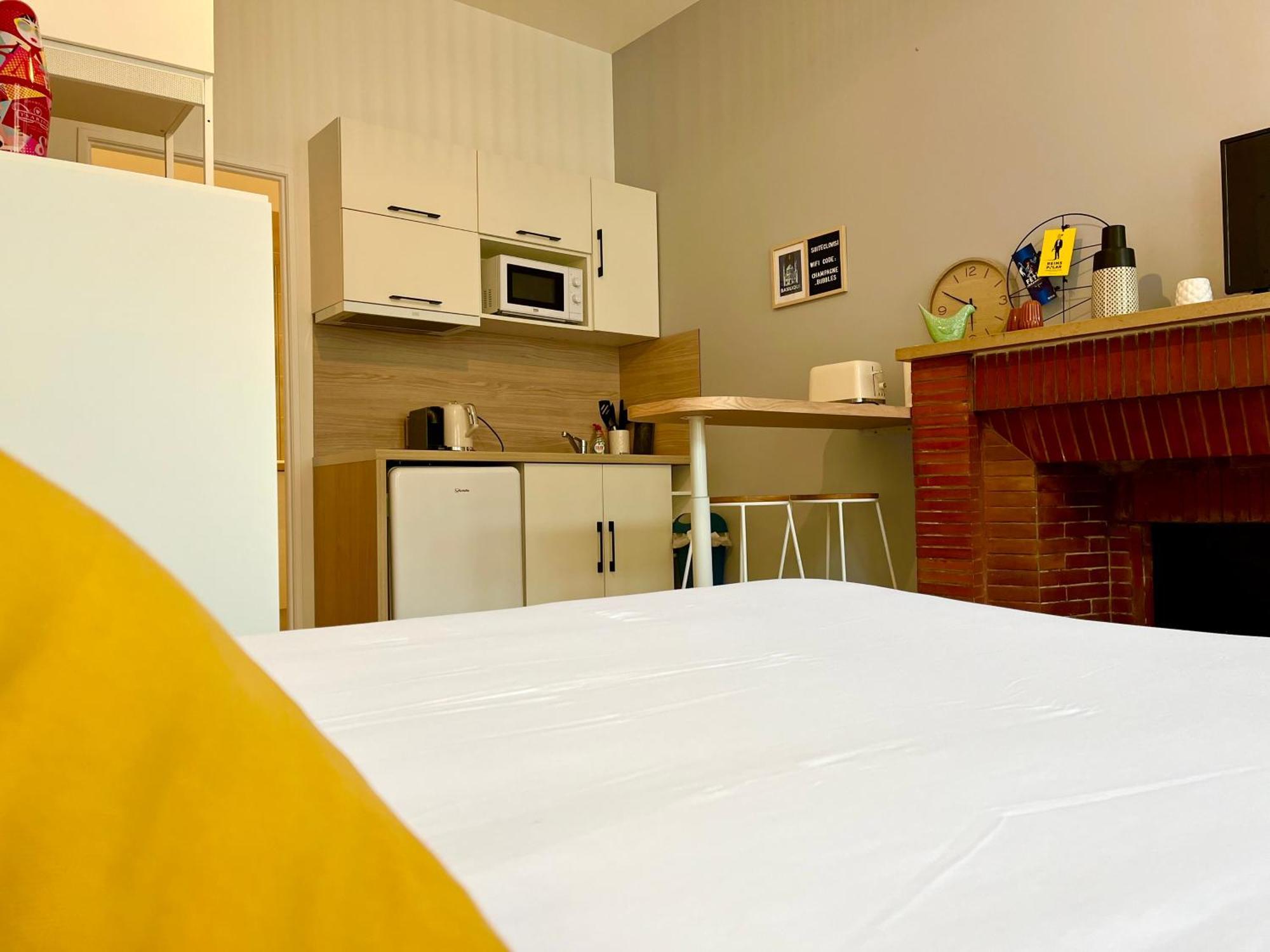 Suite Clovis - 1 Reims Bagian luar foto
