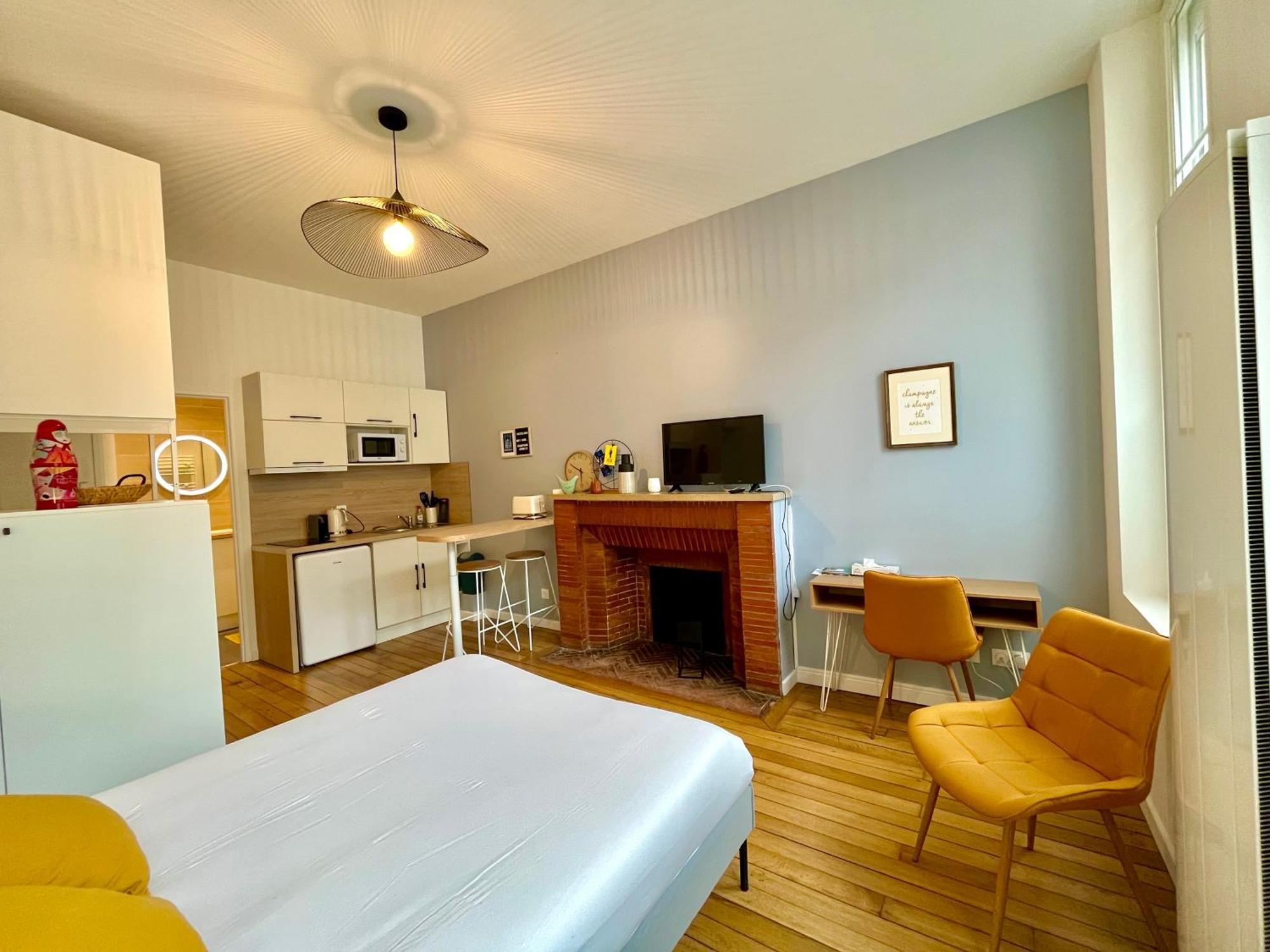 Suite Clovis - 1 Reims Bagian luar foto